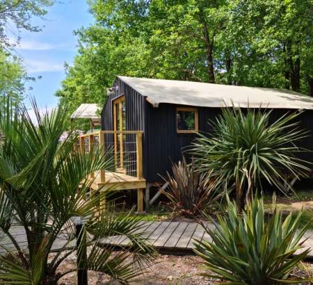 Vue extérieure d'une Love Cabane