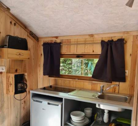 L'espace cuisine de la Love cabane